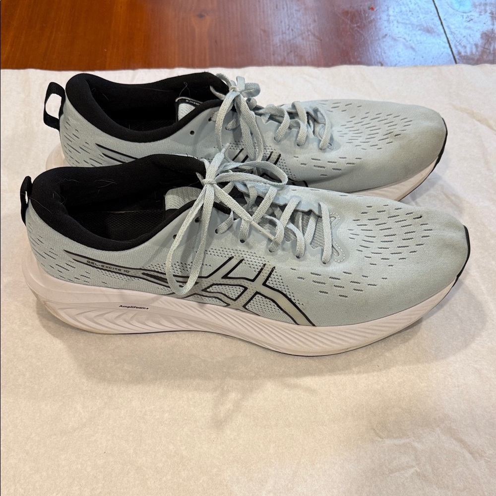 ASICS Men's Athletic Shoes in Light grey and black size 14